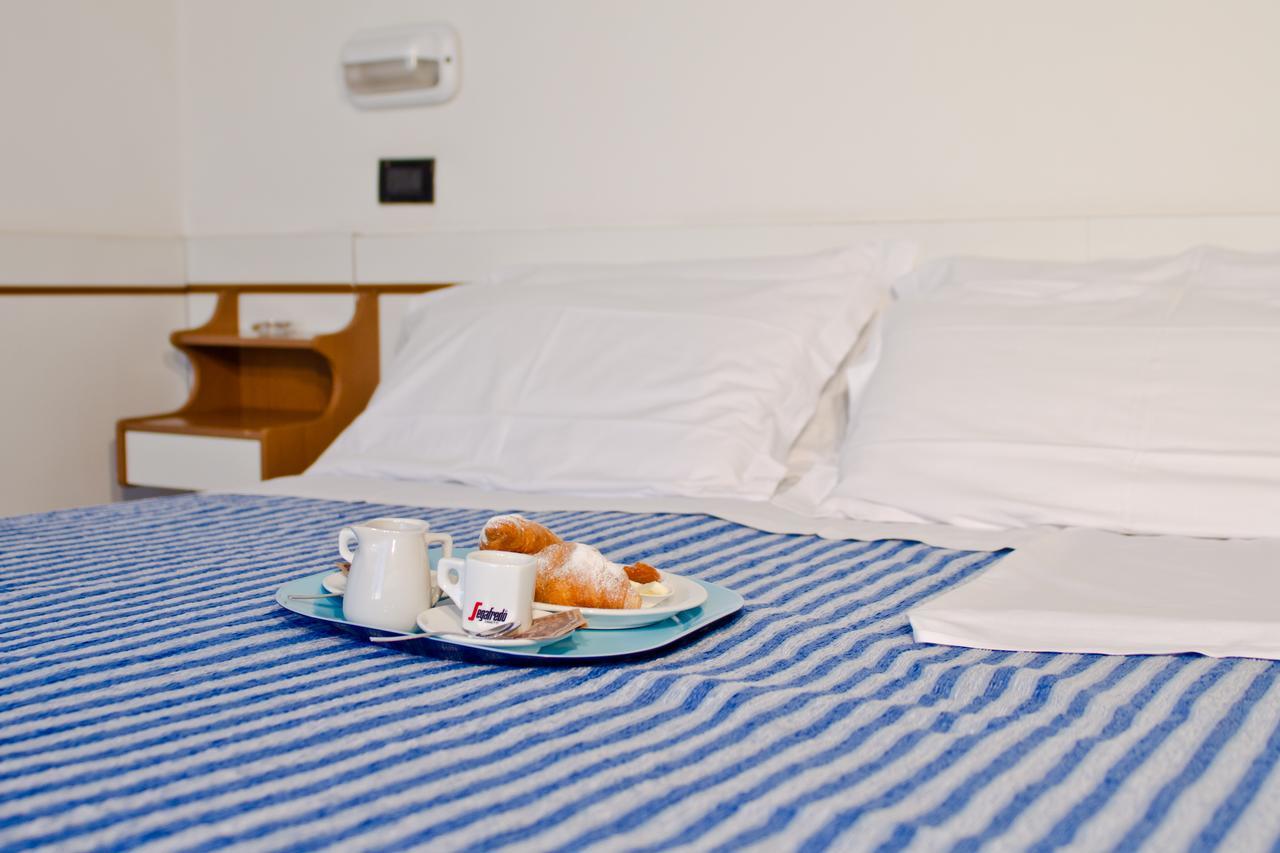 Hotel Montecarlo Rimini Luaran gambar