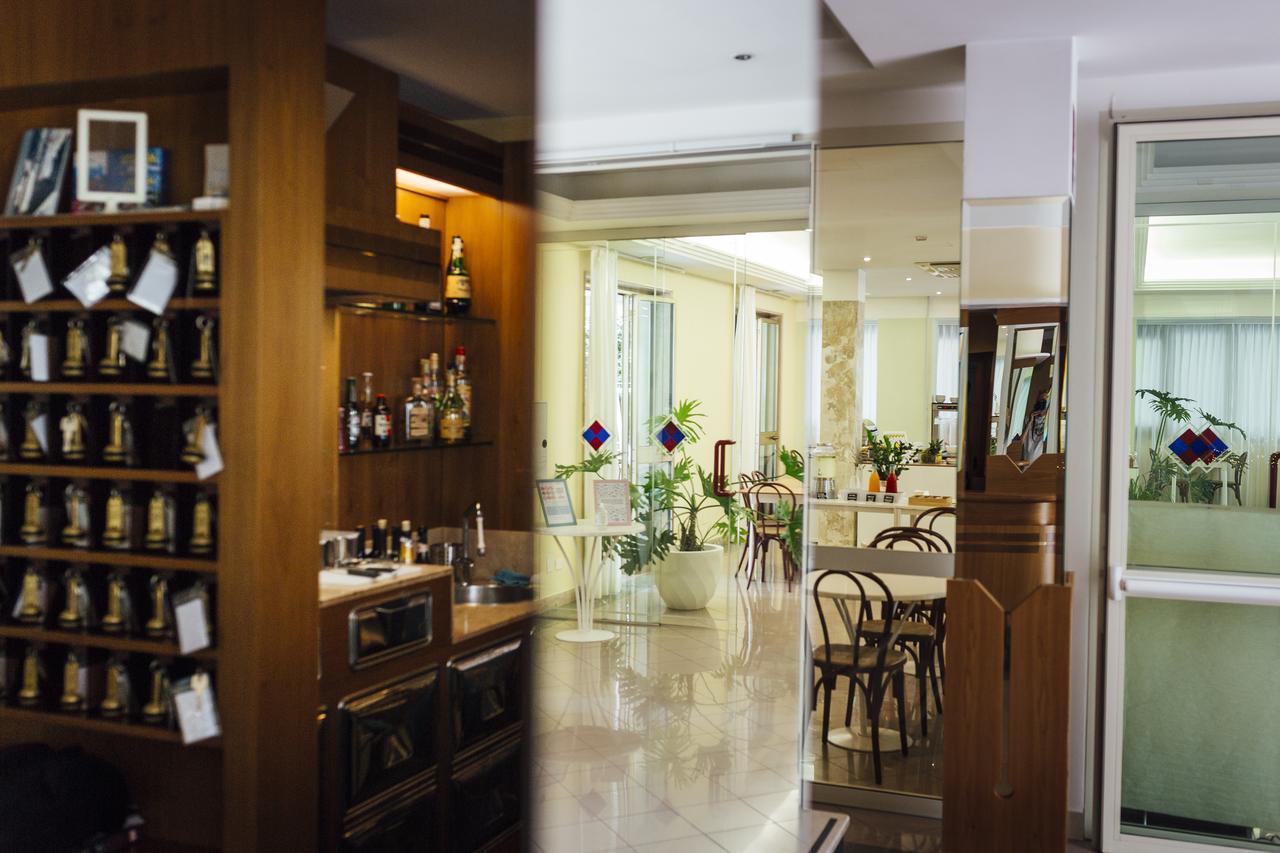 Hotel Montecarlo Rimini Luaran gambar