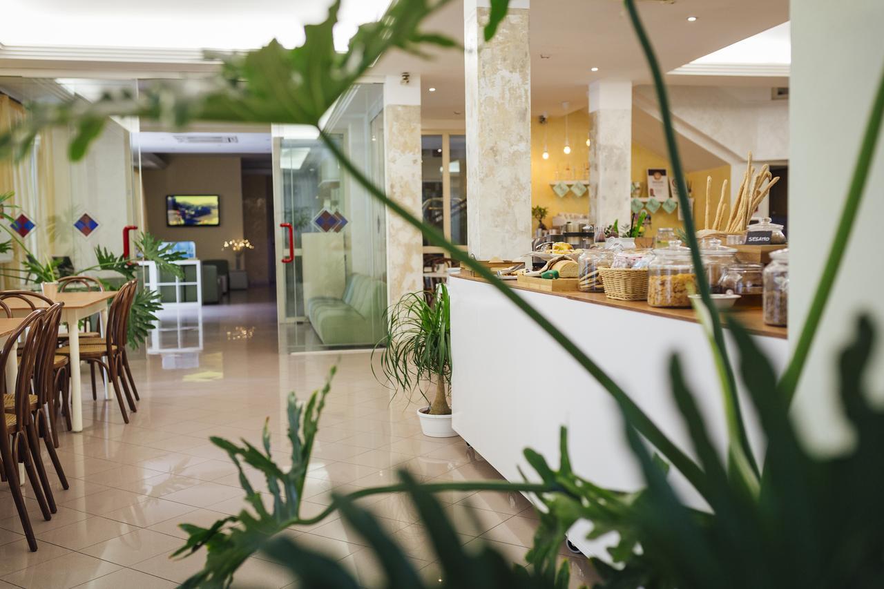 Hotel Montecarlo Rimini Luaran gambar