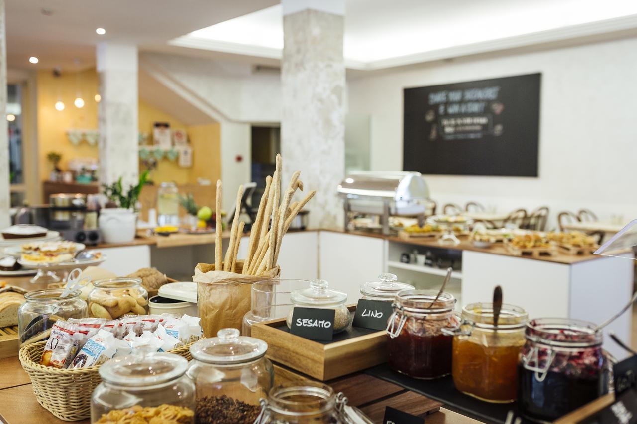 Hotel Montecarlo Rimini Luaran gambar