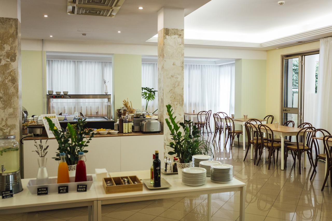 Hotel Montecarlo Rimini Luaran gambar