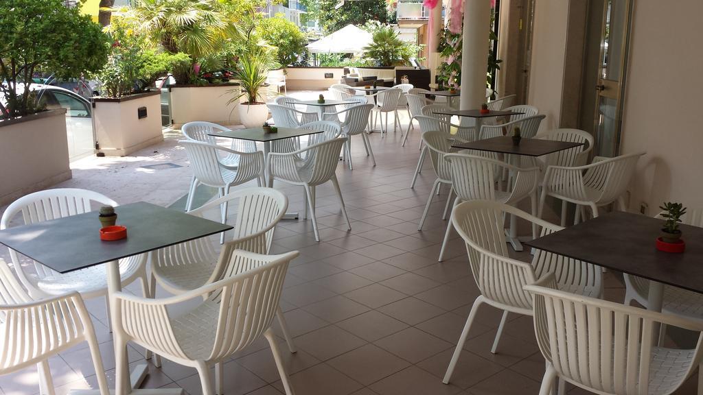 Hotel Montecarlo Rimini Luaran gambar